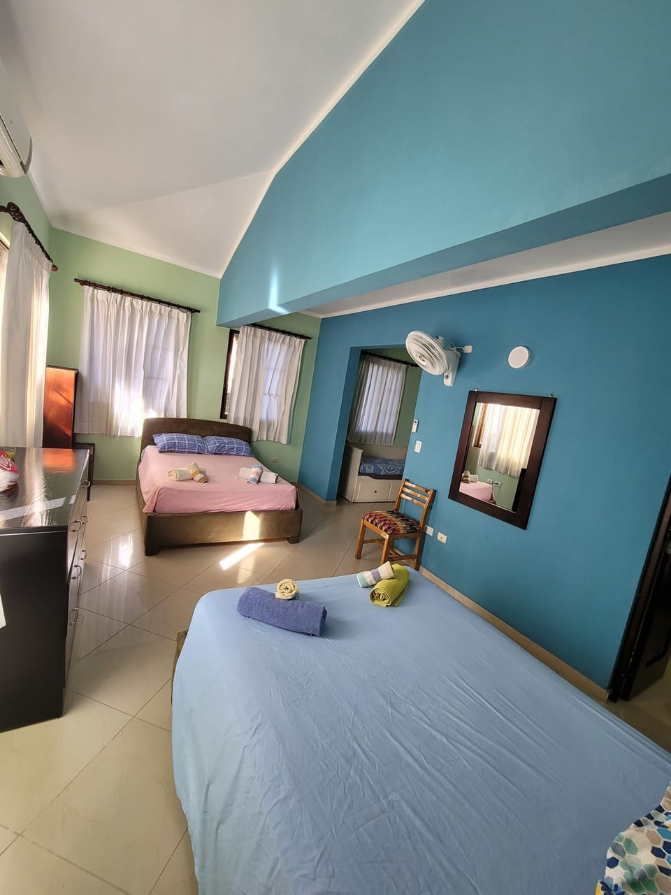 Triple Room | Blackout drapes, free WiFi, bed sheets