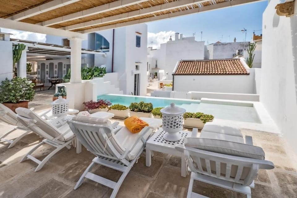 Outdoor pool, sun loungers