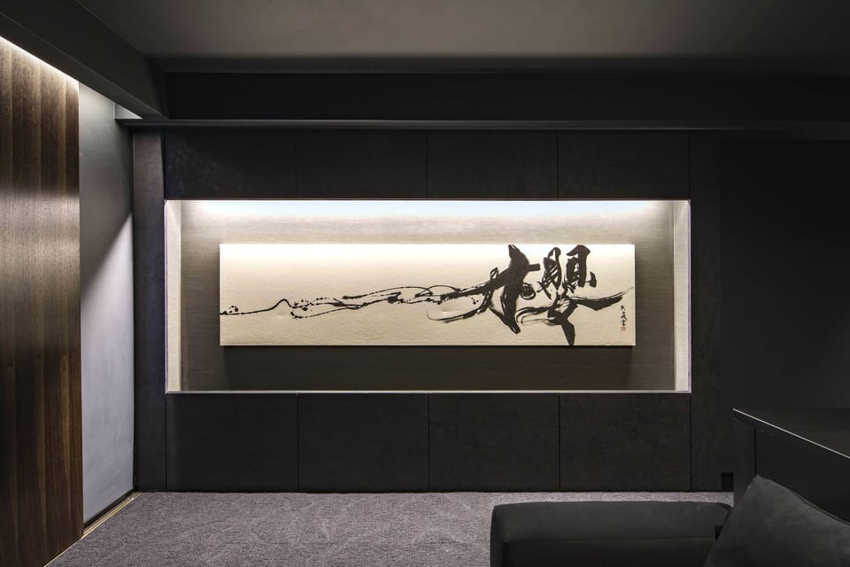 Calligraphy room 614 | In-room safe, individually decorated, desk, laptop workspace