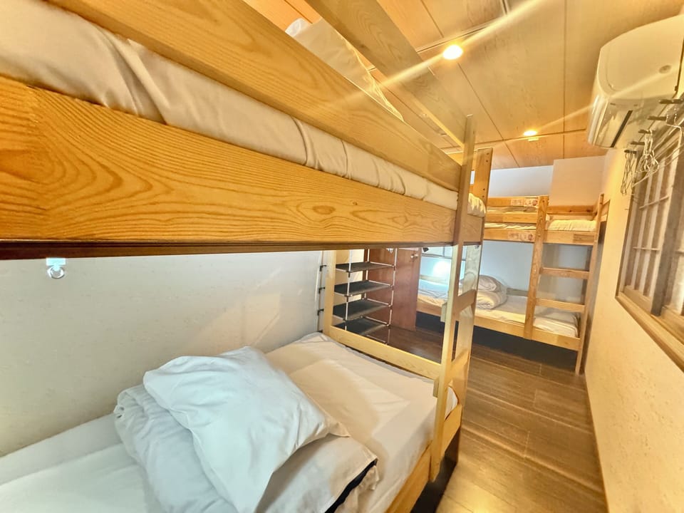 Private room up to 4 guests | Free WiFi, bed sheets