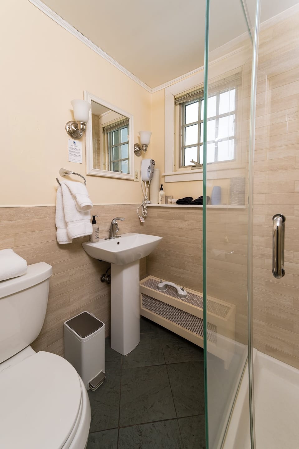Economy Double Room, Mountain View (Sugarloaf Mountain) | Bathroom | Designer toiletries, hair dryer, bathrobes, towels