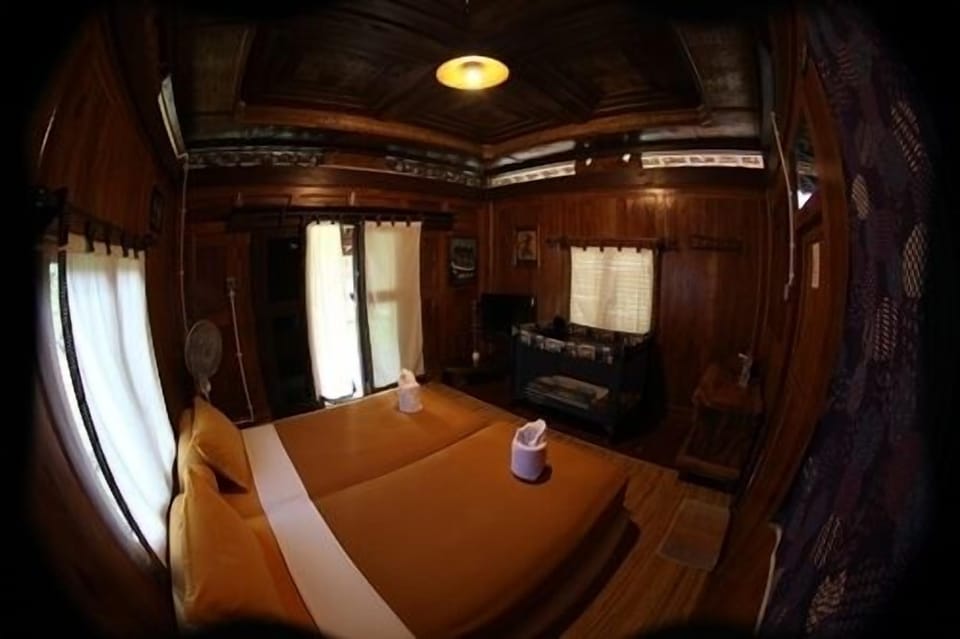 Bungalow | Individually decorated, desk, rollaway beds, free WiFi