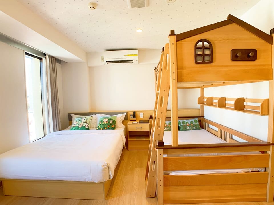 Family Five Rooms, Non Smoking | Desk, WiFi (free), bed sheets