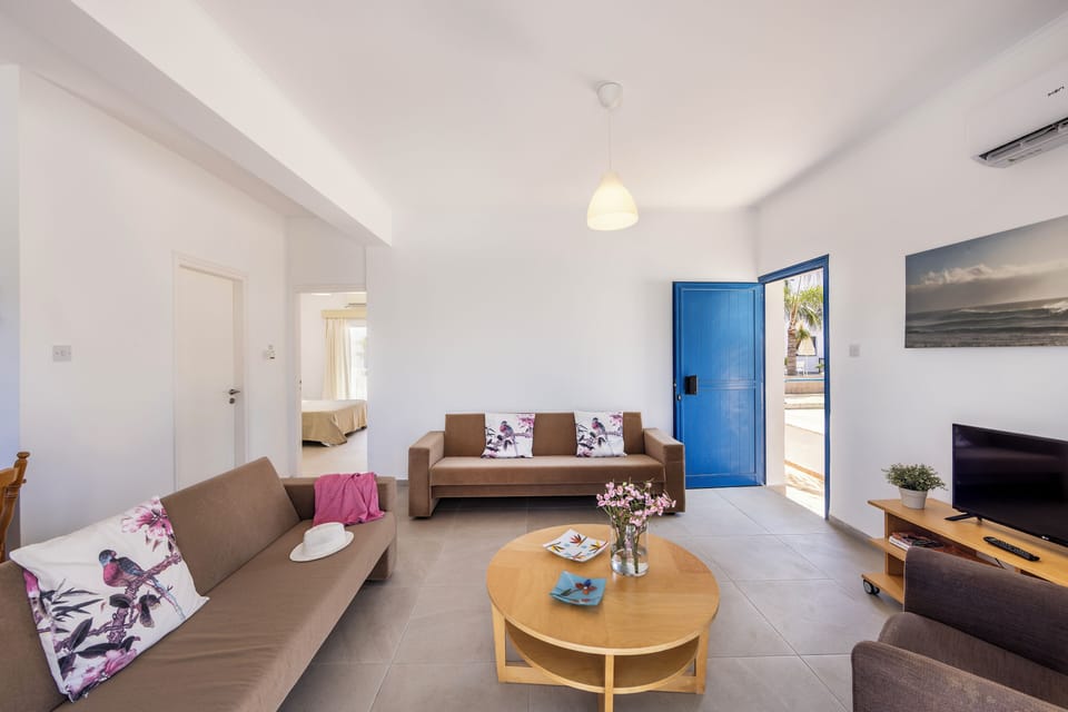 Bungalow, 1 Bedroom (8825) | Living area | Flat-screen TV