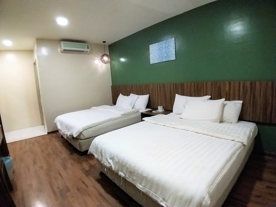 Family Room | Desk, iron/ironing board (on request), WiFi (free)