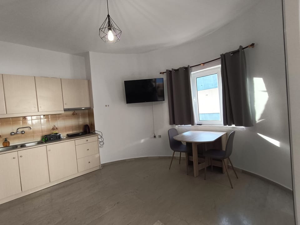 Basic Apartment (Quadruple) | Private kitchen | Fridge, microwave, oven, stovetop