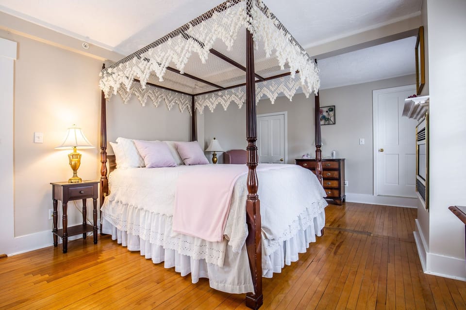 Abigail Adams Suite | Blackout drapes, iron/ironing board (on request), WiFi (free)
