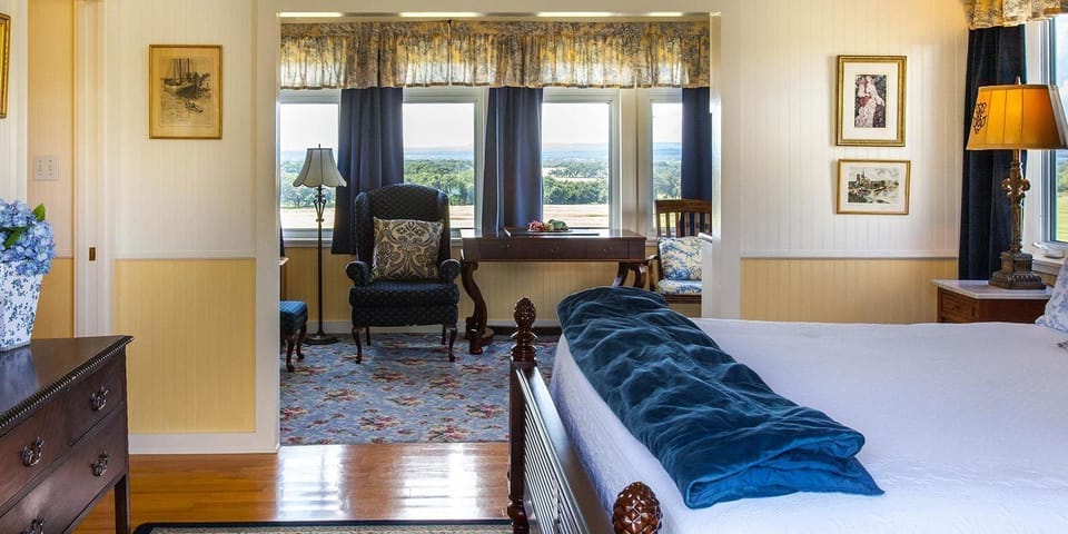 Jasmine Cottage Suite, 1 King Bed, Balcony, Valley View | Egyptian cotton sheets, premium bedding, memory foam beds, minibar
