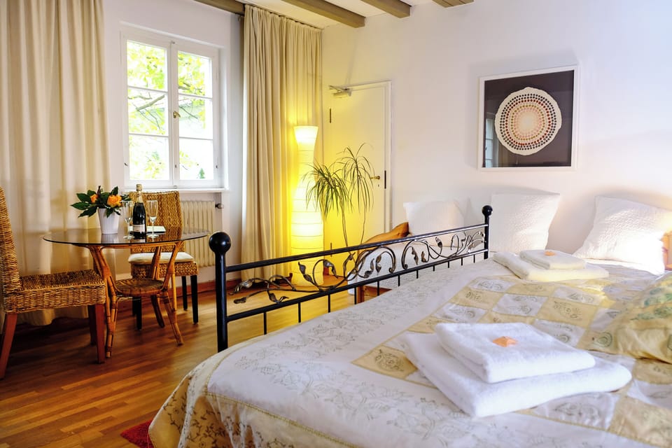 Romantic Double Room, Ensuite | Hypo-allergenic bedding, down comforters, minibar