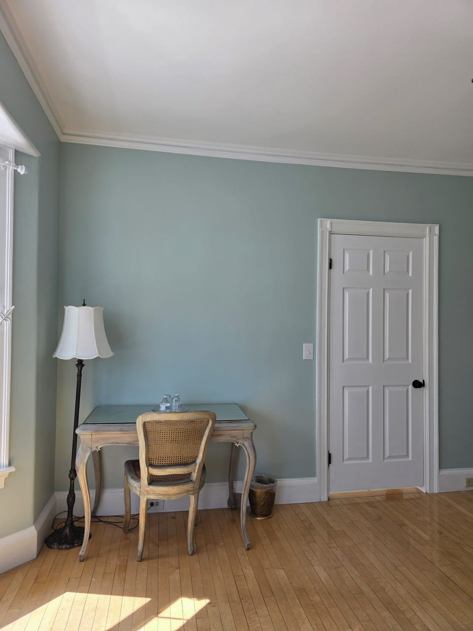 Deluxe Studio | In-room dining