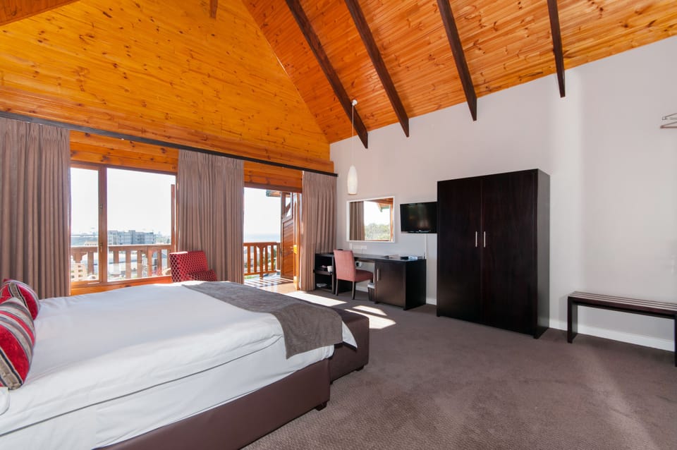 Premium bedding, in-room safe, individually decorated