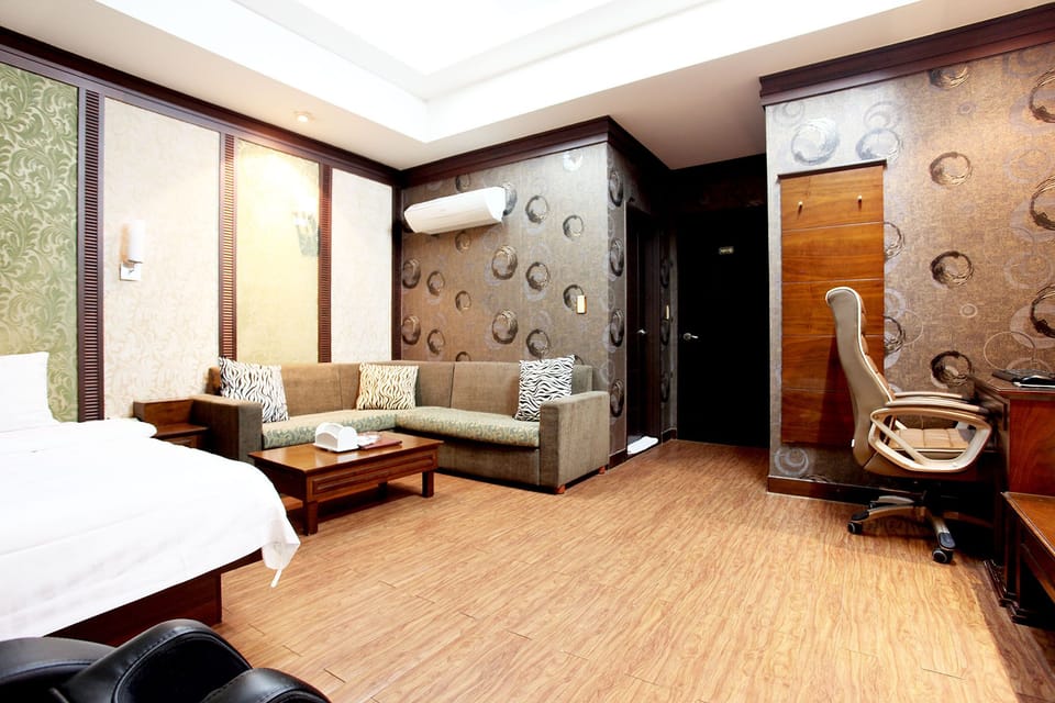 Superior Room | Blackout drapes, free WiFi, bed sheets