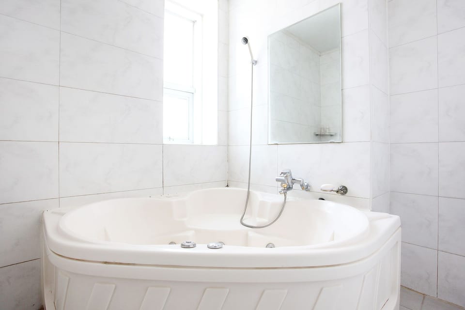 Superior Room | Deep soaking bathtub