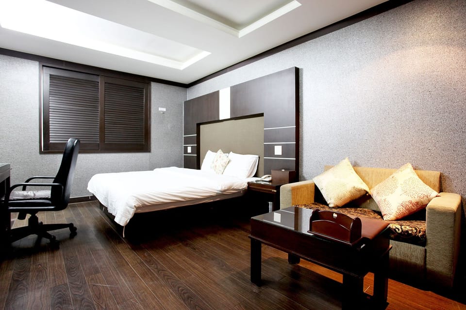 Standard Room (Weekdays Laundry) | Blackout drapes, free WiFi, bed sheets