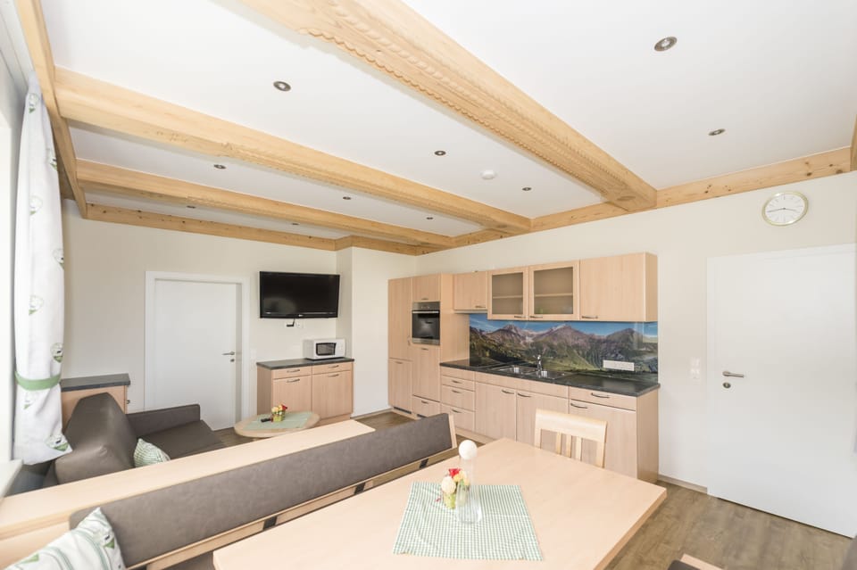 Luxury-Apartment (Cleaning fee 95 EUR included) | Private kitchen | Coffee/tea maker, refrigerator (on request), microwave, oven