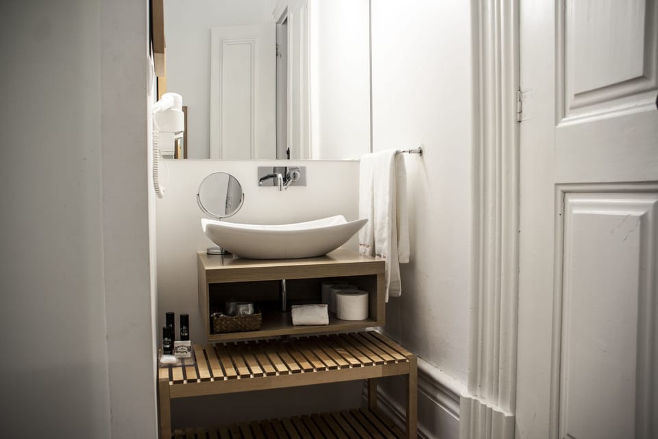 Standard Double Room | Bathroom sink
