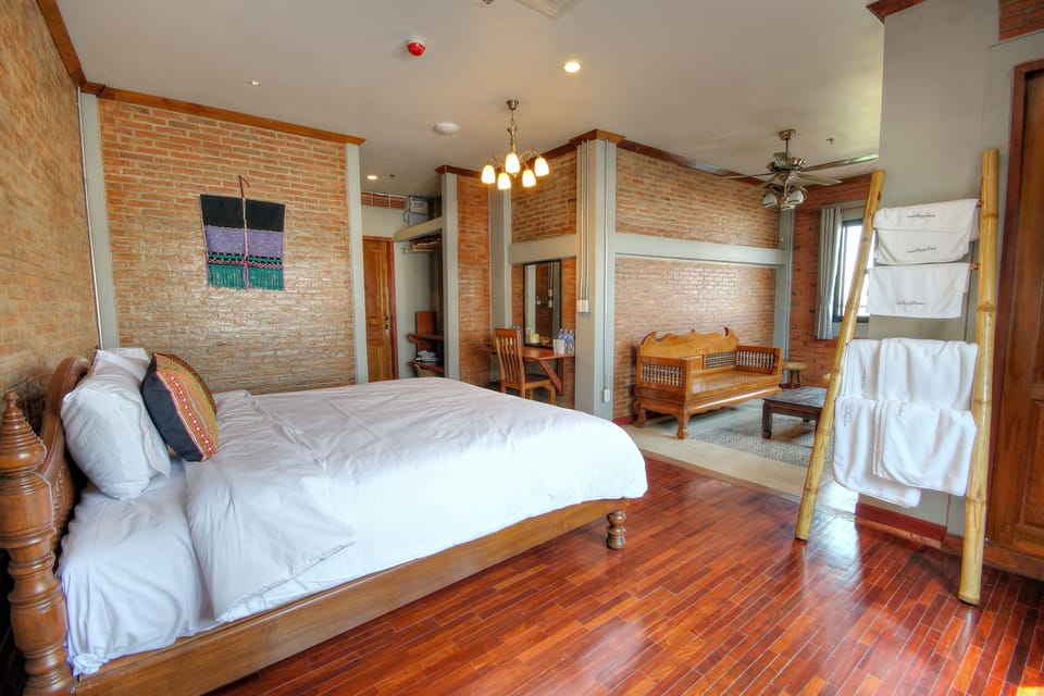 Double Room, Balcony | Free minibar items, in-room safe, desk, soundproofing