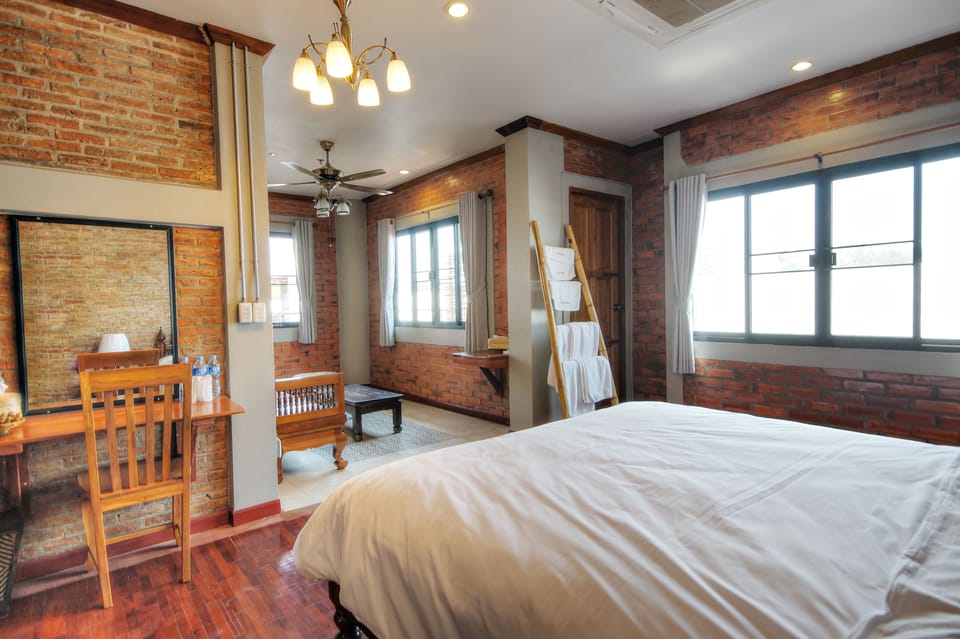 Double Room, Balcony | Free minibar items, in-room safe, desk, soundproofing