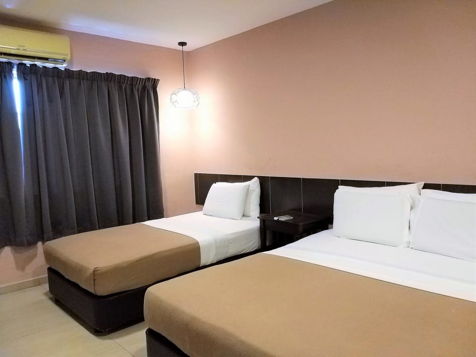 Deluxe Room | Desk, WiFi (free)
