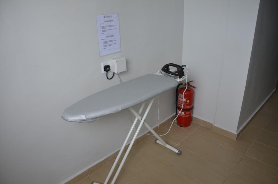Desk, WiFi (free)