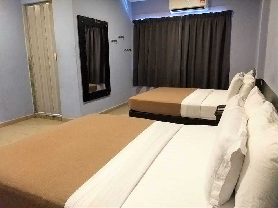 Deluxe Room | Desk, WiFi (free)