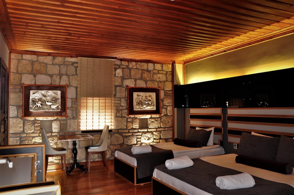 Deluxe Üç Kişilik Oda | 1 bedroom, premium bedding, minibar, in-room safe