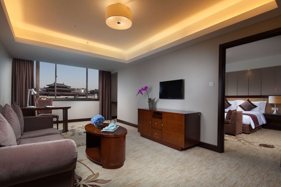 Deluxe Suite, 1 Queen Bed | Desk, laptop workspace, blackout drapes, soundproofing