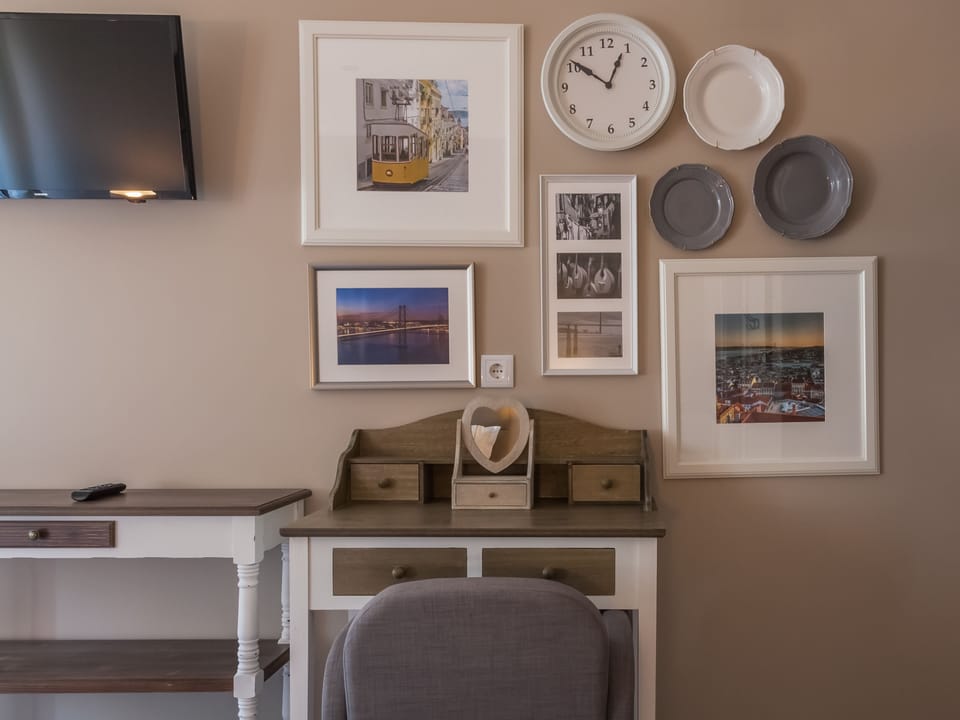 Standard Double Room, 1 Queen Bed, Private Bathroom | In-room safe, desk, blackout drapes, soundproofing