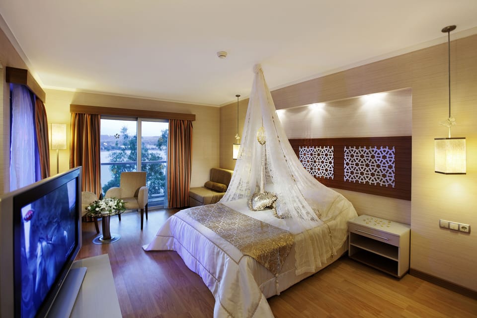 Standard Room, Sea View | Free minibar, in-room safe, free cribs/infant beds, free WiFi