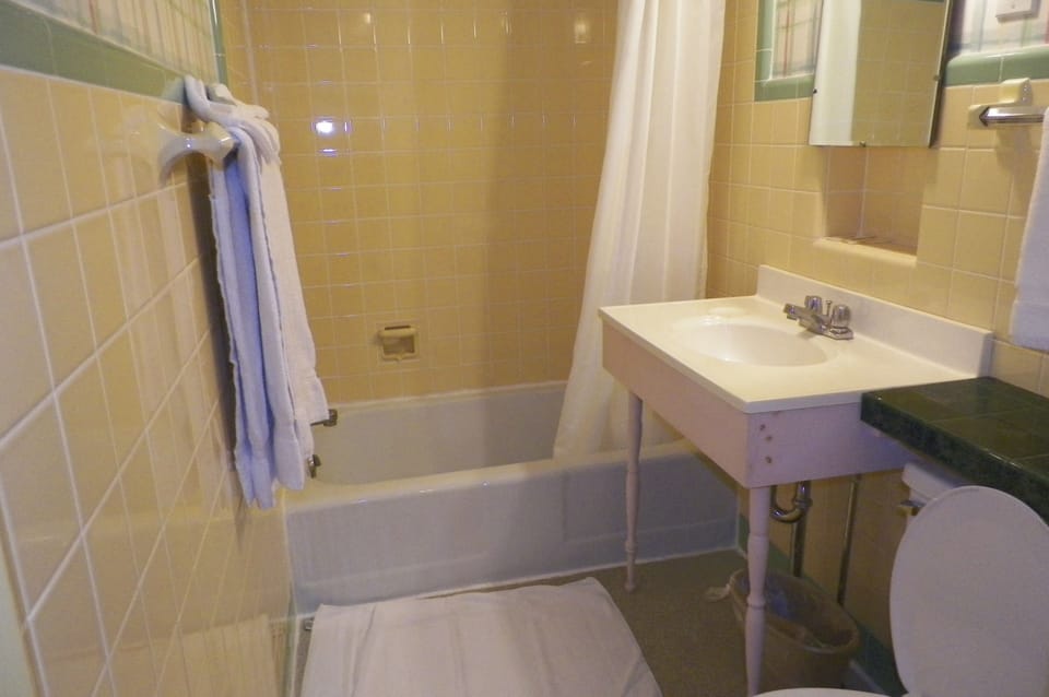 Starlight Inn Hotel in Bennington