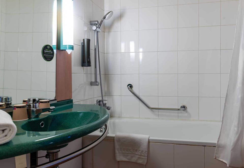 Bathtub, eco-friendly toiletries, hair dryer (on request), towels