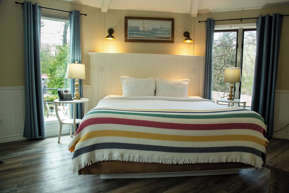 Honeymoon Studio Suite | 1 bedroom, desk, iron/ironing board, free WiFi