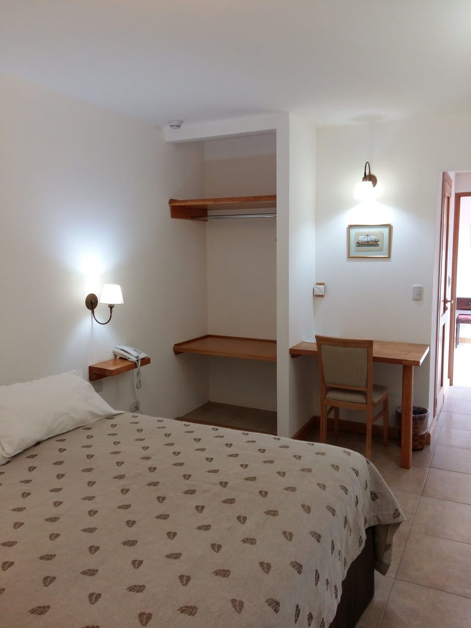Desk, free cribs/infant beds, free WiFi