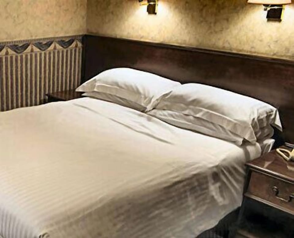 Double Room | 1 bedroom, desk, iron/ironing board, free WiFi
