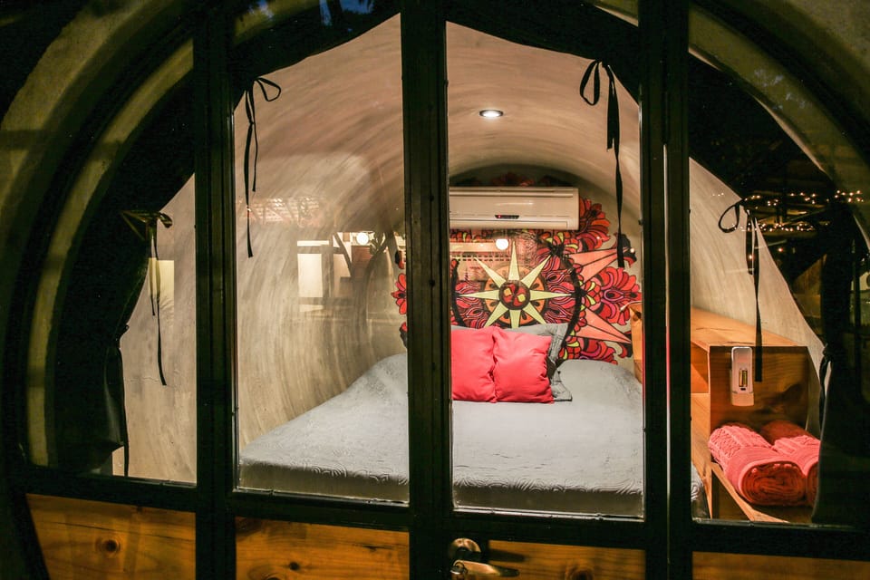 Soundproofing, free WiFi, bed sheets