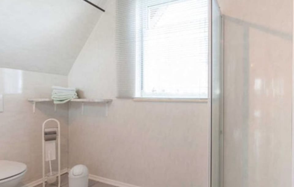 Apartment, 1 Bedroom, Valley View | Bathroom | Shower, towels