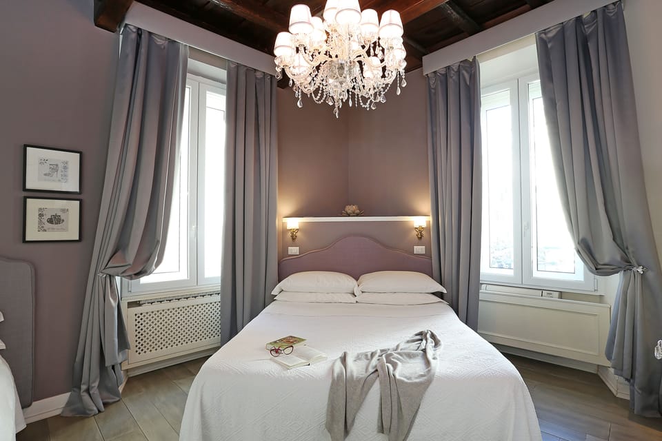 Triple Room | Minibar, soundproofing, iron/ironing board, free WiFi