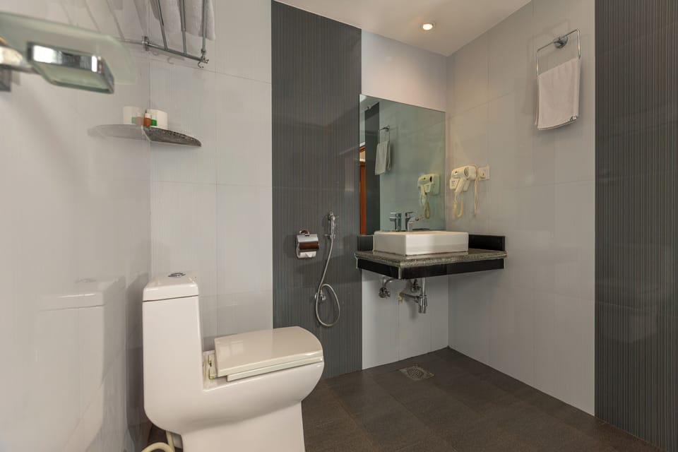 Rainfall showerhead, free toiletries, hair dryer, slippers