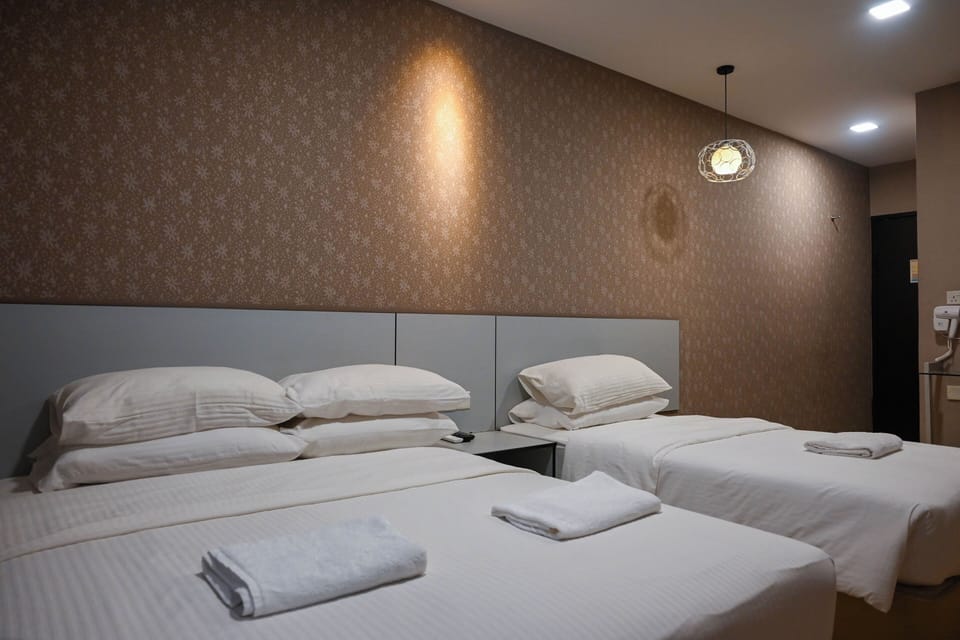 Deluxe Room | Desk, iron/ironing board (on request), WiFi (free)
