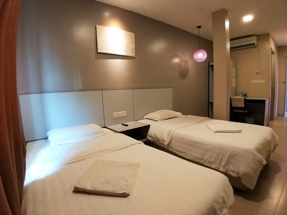 Twin Room | Desk, iron/ironing board (on request), WiFi (free)