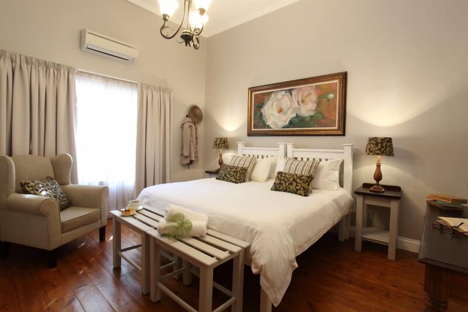 Luxury Suite | Hypo-allergenic bedding, individually decorated, individually furnished