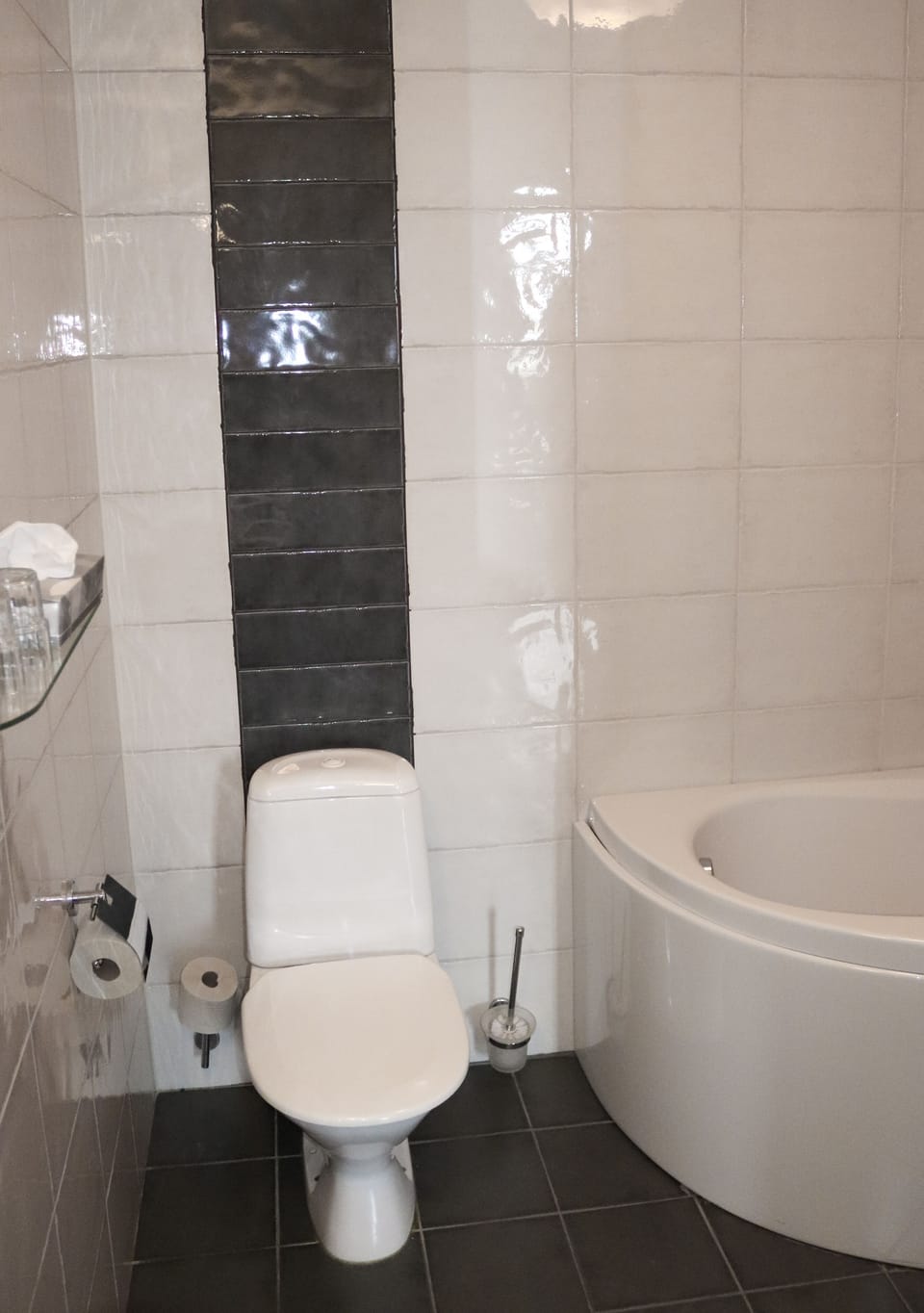 Classic Suite, Bathtub | Bathroom | Shower, hair dryer, towels