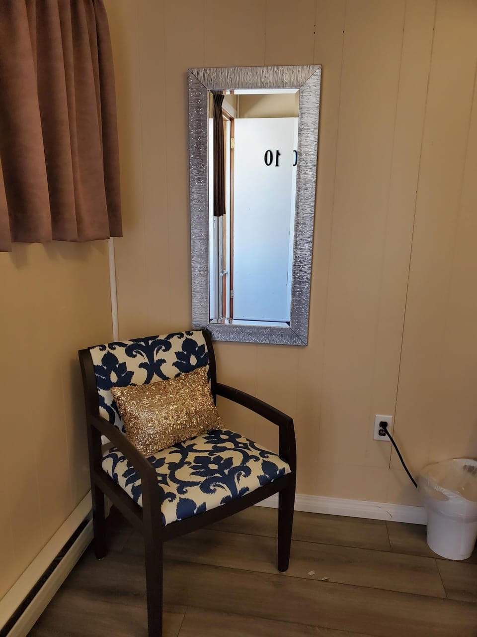 Standard Room, 1 Queen Bed | Desk, bed sheets
