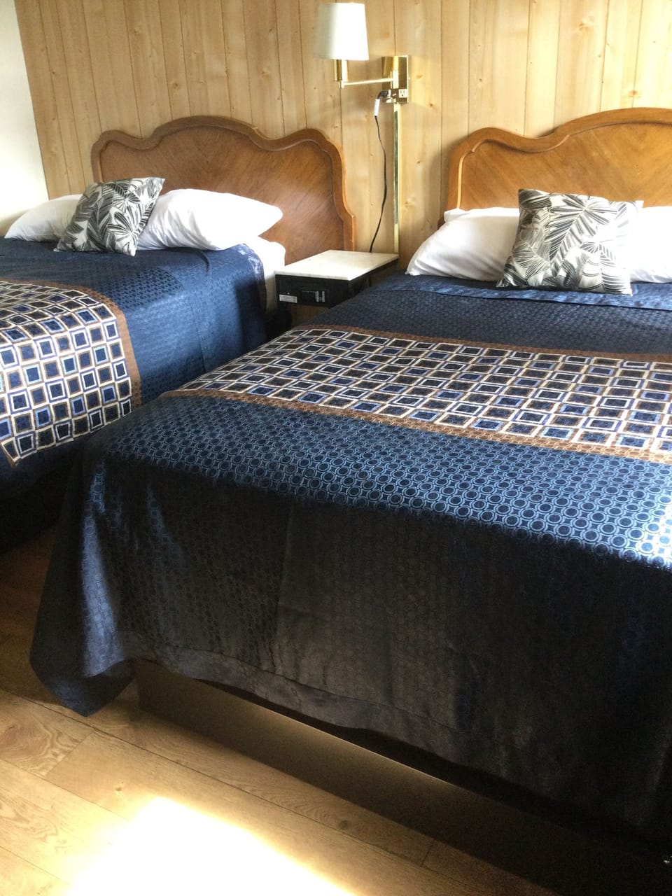 Standard Room, 2 Double Beds | In-room dining