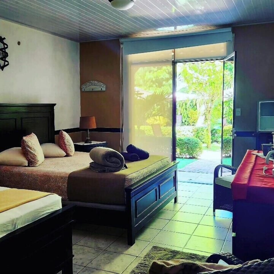 In-room safe, bed sheets