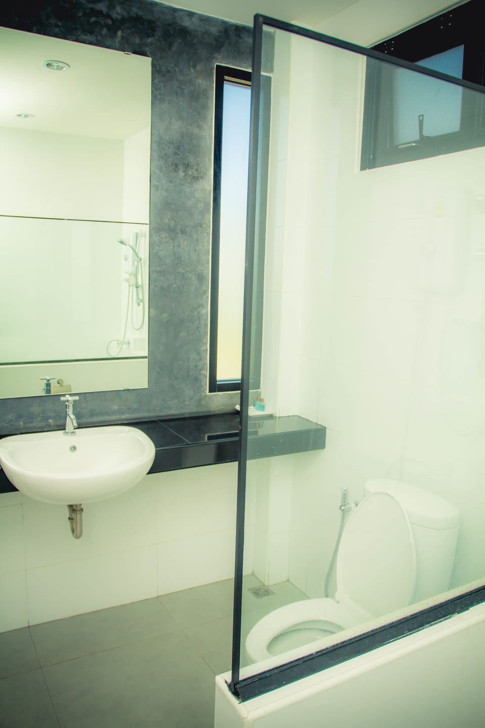 Superior Double Room | Bathroom | Shower, free toiletries, towels