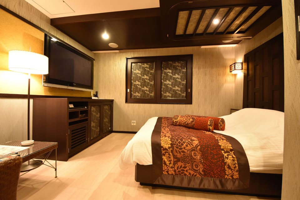 Soundproofing, WiFi (free), individually decorated, bed sheets