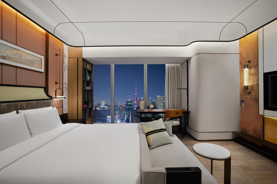 Executive Bund View Room | Minibar, in-room safe, desk, blackout drapes