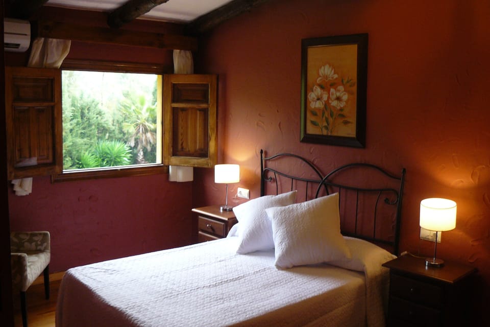 Desk, blackout drapes, WiFi (free), bed sheets