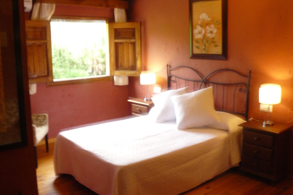 Desk, blackout drapes, WiFi (free), bed sheets